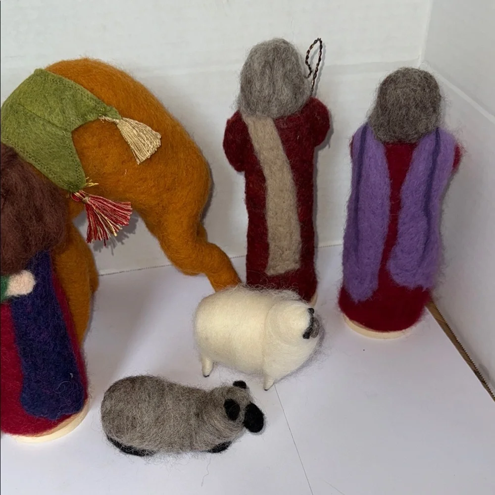 Handcrafted Felt Nativity Set - Picture 10 of 16